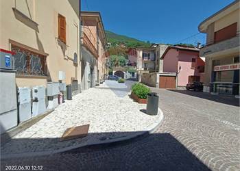 Commercial Premises / Showrooms for Sale in Porlezza