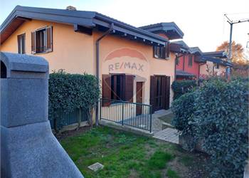 Terraced house в продажа для Olgiate Comasco